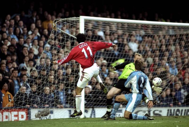 Sự tiến hóa của vai trò áo số 11 trong bóng đá hiện đại