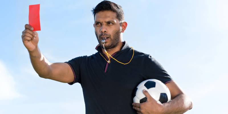 Thẻ Đỏ Trong Bóng Đá Là Gì? Quyết Định Gây Ảnh Hưởng Lớn 3 Trọng tài và thẻ đỏ: quyết định cân não trong từng khoảnh khắc